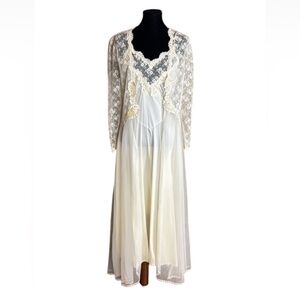 Vintage Victoria’s Secret bridal lingerie - gown and robe set Size Medium